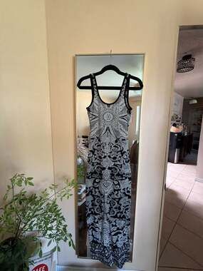 Billabong Designers Closet Black and White Paisley Print Knit Maxi Dress